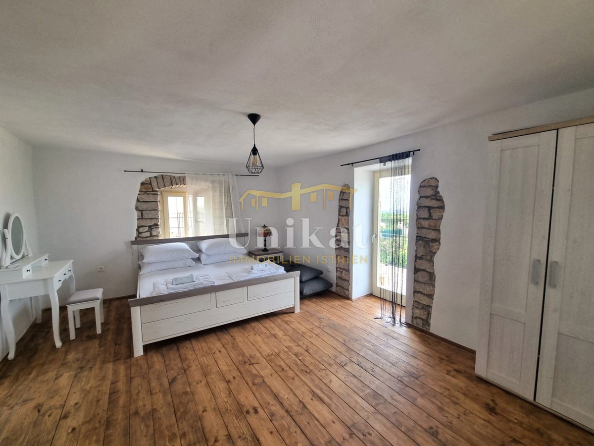 Casa in pietra ristrutturata con piscina a 3 km dal mare